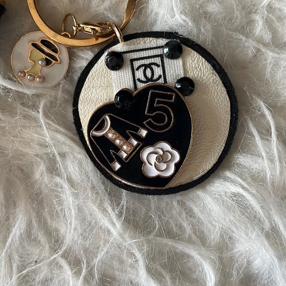 COPY - 🆕🎁 Upcycled Designer Inspired Keychain.. special order one of a kind! - Picture 2 of 5